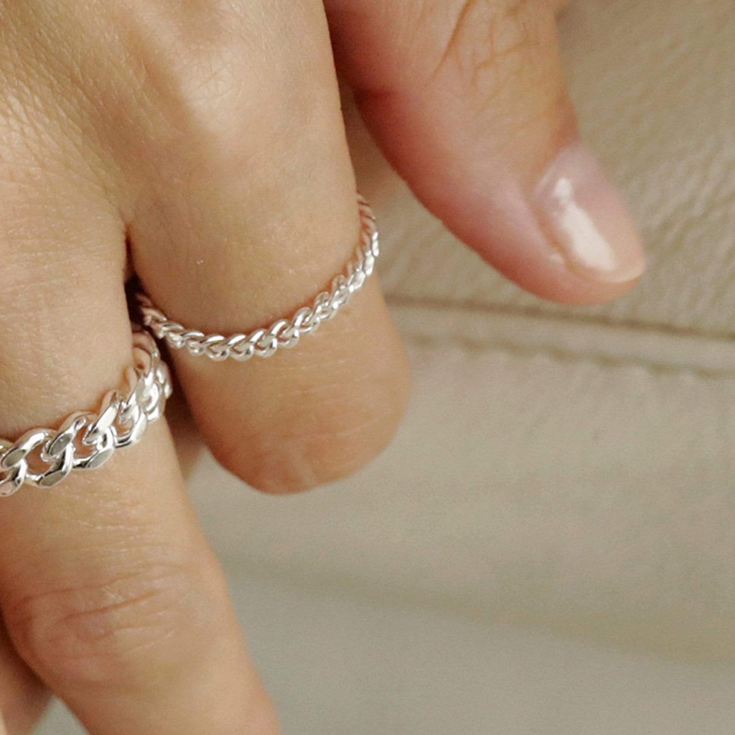 estee-lalonde-curb-chain-ring-sterling-silver-daisy-london