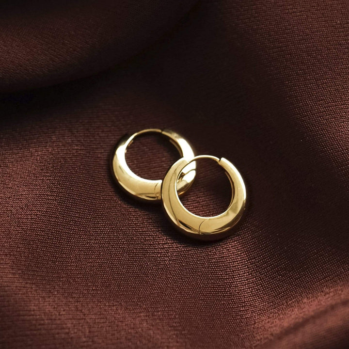 estee-lalonde-midi-dome-hoop-earrings-18ct-gold-plated-daisy-london