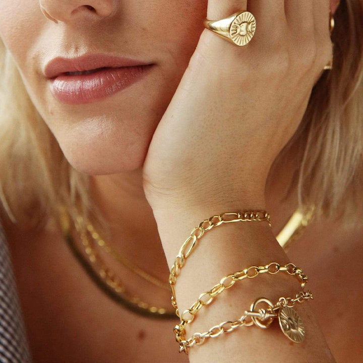 classic-figaro-chain-bracelet-18ct-gold-plated-sterling-silver-daisy-london