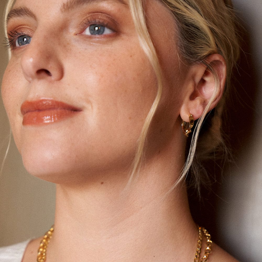 estee-lalonde-flow-hoop-earrings-18ct-gold-plated-daisy-london