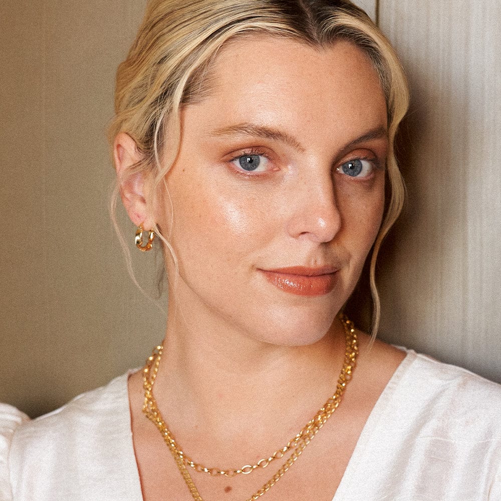 estee-lalonde-flow-hoop-earrings-18ct-gold-plated-daisy-london