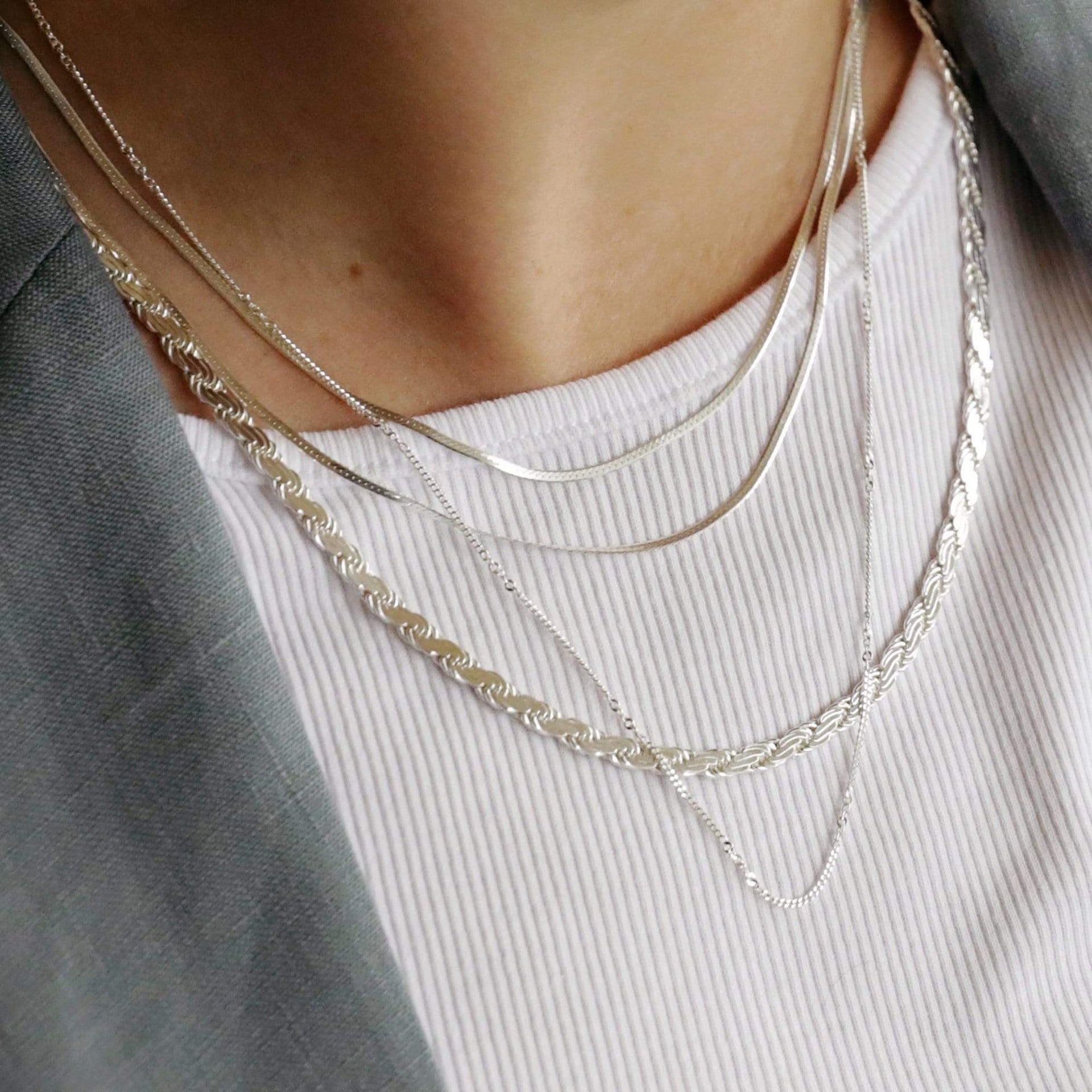 estee-lalonde-forever-chain-necklace-sterling-silver-daisy-london