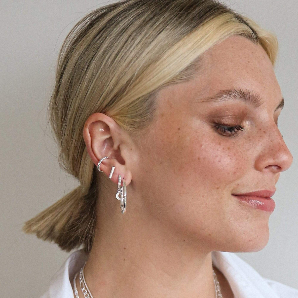 estee-lalonde-goddess-glow-hoop-earrings-925-sterling-silver-daisy-london