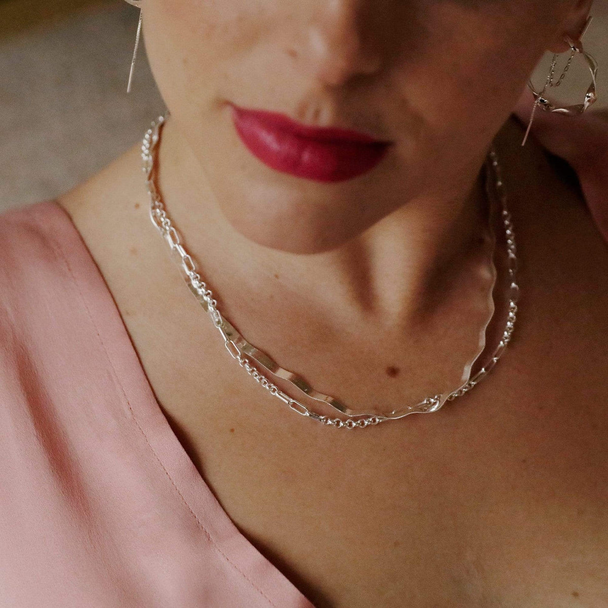 estee-lalonde-interlock-chain-necklace-sterling-silver-daisy-london