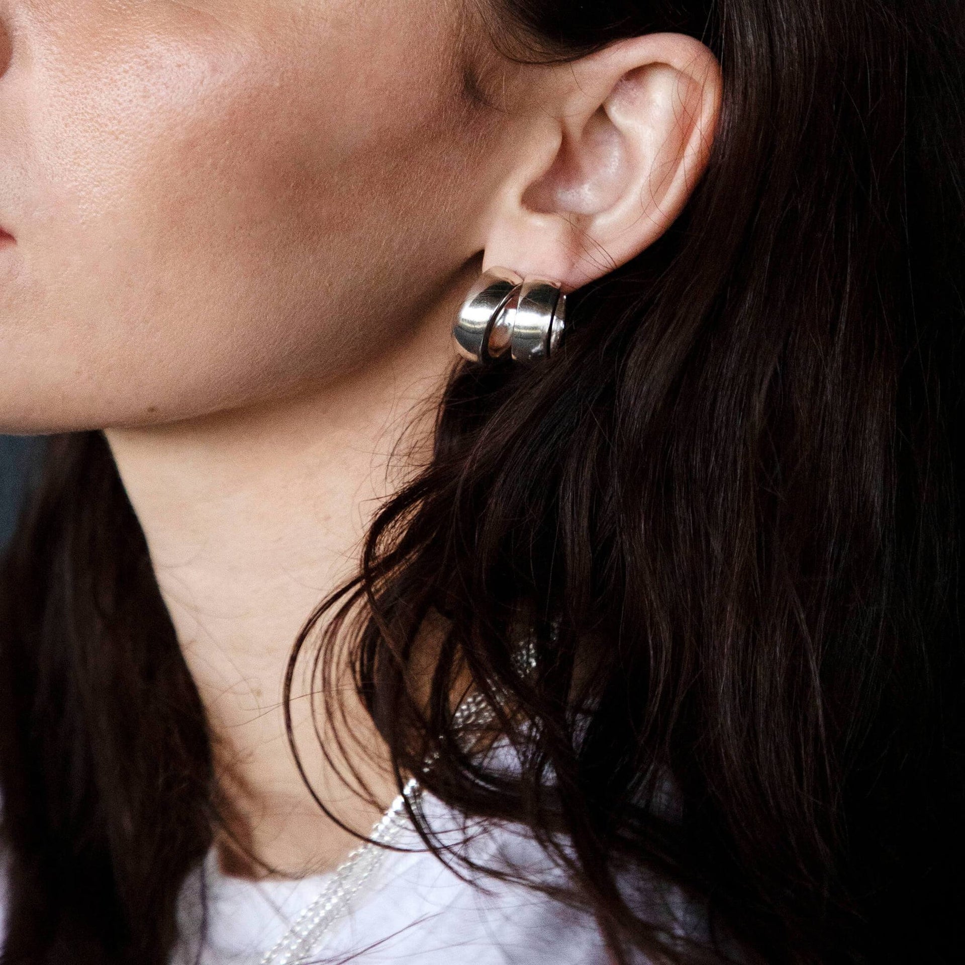 estee-lalonde-maxi-bold-hoop-earrings-sterling-silver-925-sterling-siver-daisy-london