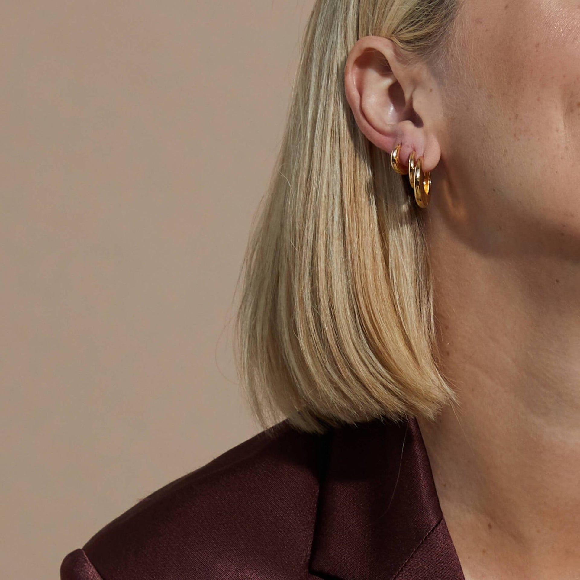 estee-lalonde-midi-dome-hoop-earrings-18ct-gold-plated-daisy-london