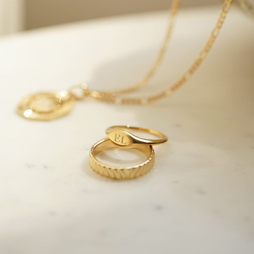 estee-lalonde-mini-signet-ring-18ct-gold-plated-daisy-london