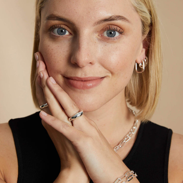 estee-lalonde-mini-square-hoop-earrings-925-sterling-silver-daisy-london