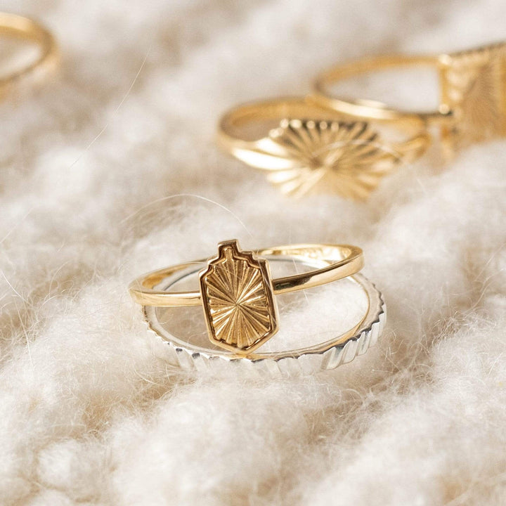 estee-lalonde-mini-sunburst-shield-ring-18ct-gold-plated-sterling-silver-daisy-london