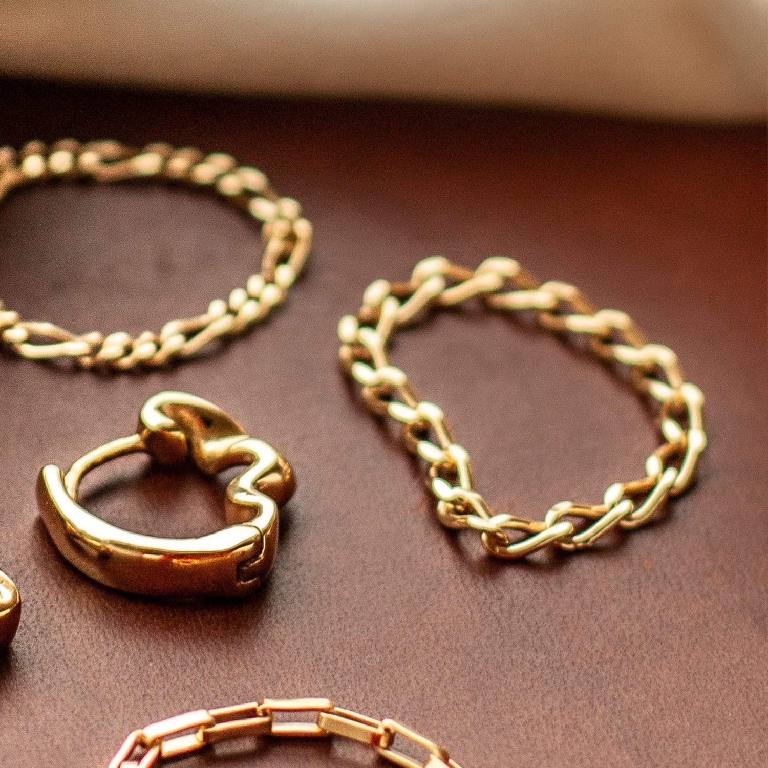 estee-lalonde-open-curb-chain-ring-18ct-gold-plated-daisy-london