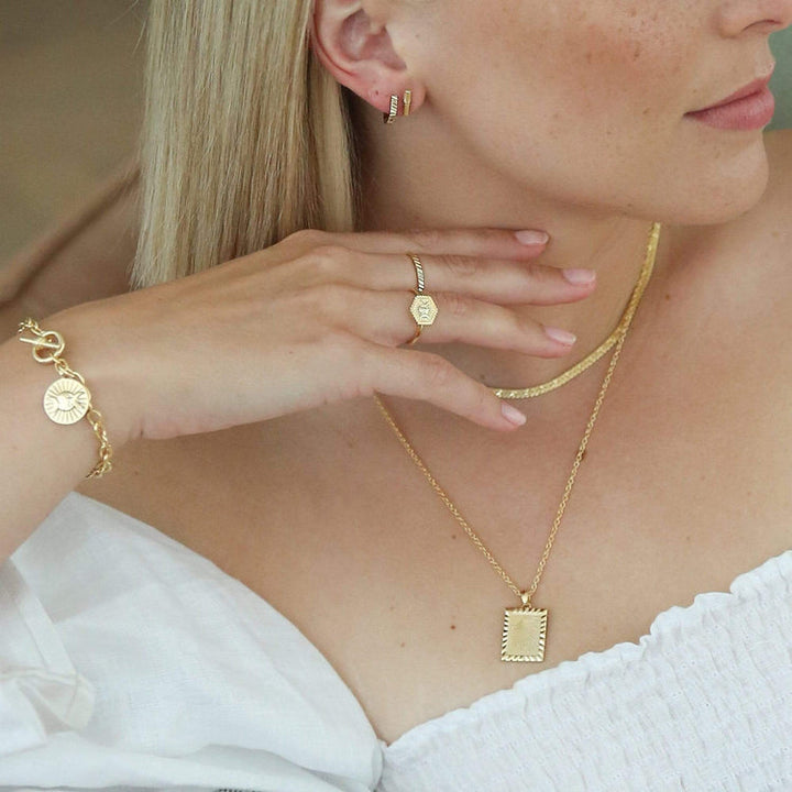 estee-lalonde-rising-sun-frame-necklace-18ct-gold-plated-sterling-silver-daisy-london