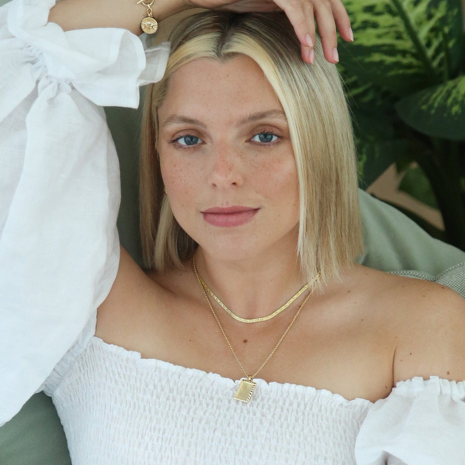 estee-lalonde-rising-sun-frame-necklace-18ct-gold-plated-sterling-silver-daisy-london