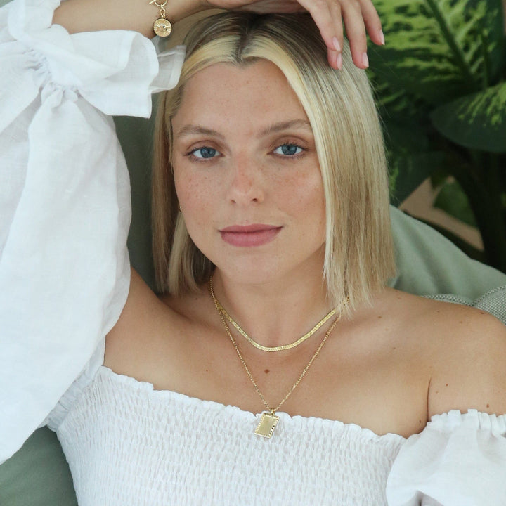 estee-lalonde-rising-sun-frame-necklace-18ct-gold-plated-sterling-silver-daisy-london