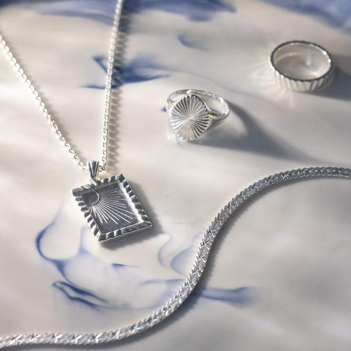 estee-lalonde-rising-sun-frame-necklace-925-sterling-silver-daisy-london