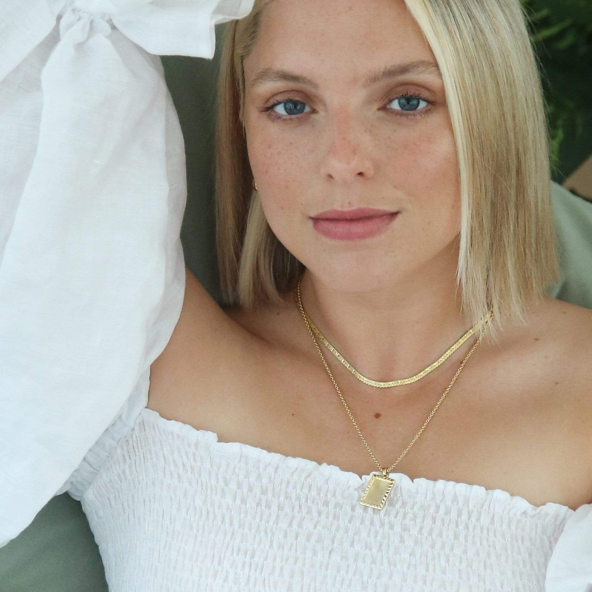 estee-lalonde-short-snake-chain-necklace-18ct-gold-plated-sterling-silver-daisy-london