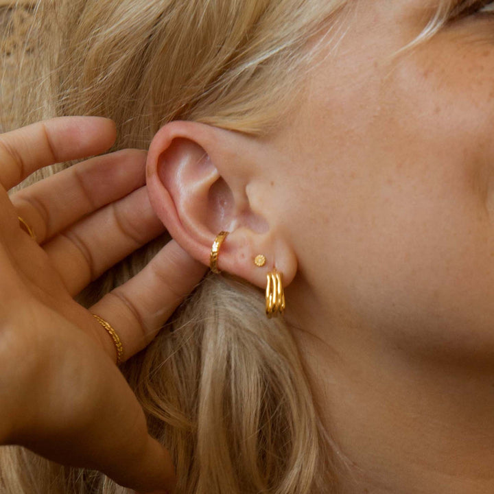 estee-lalonde-sisterhood-hoop-earrings-18ct-gold-plated-sterling-silver-daisy-london