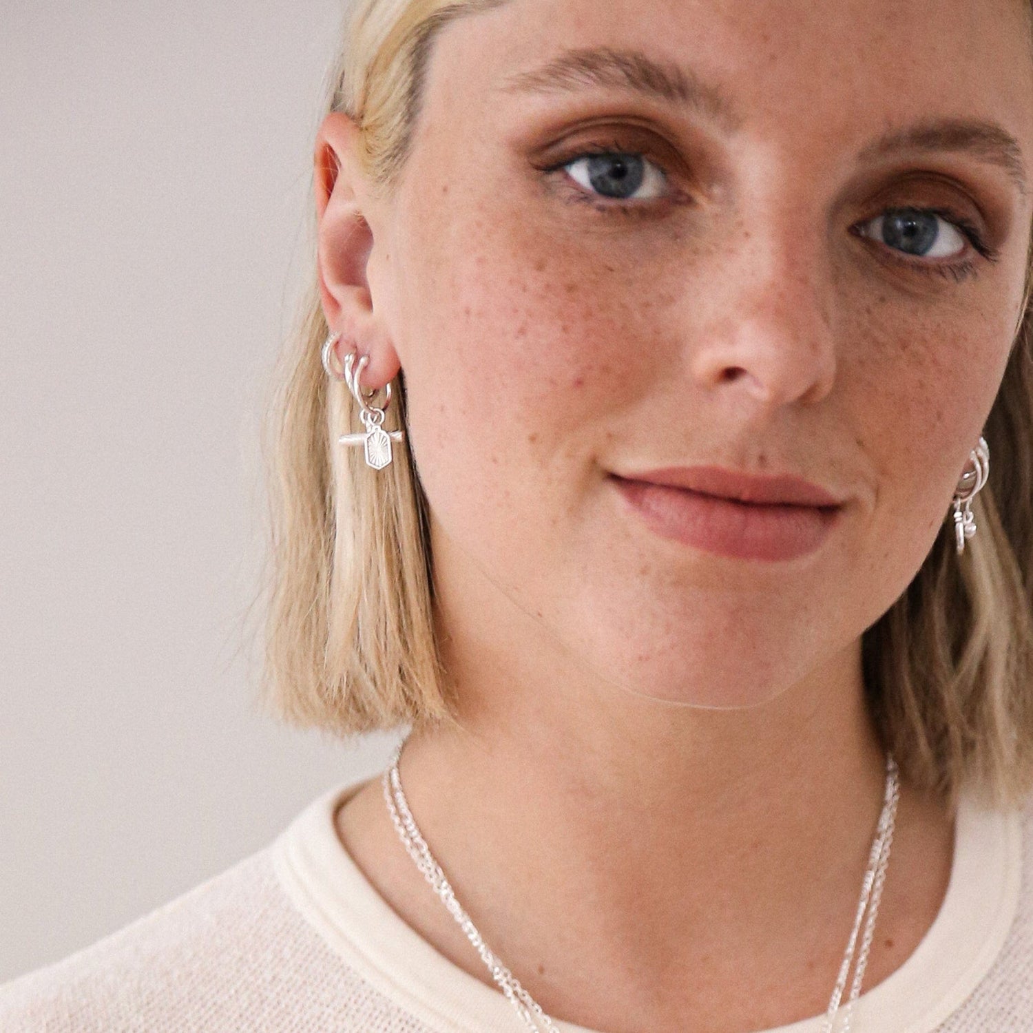 estee-lalonde-sunburst-shield-charm-earrings-925-sterling-silver-daisy-london