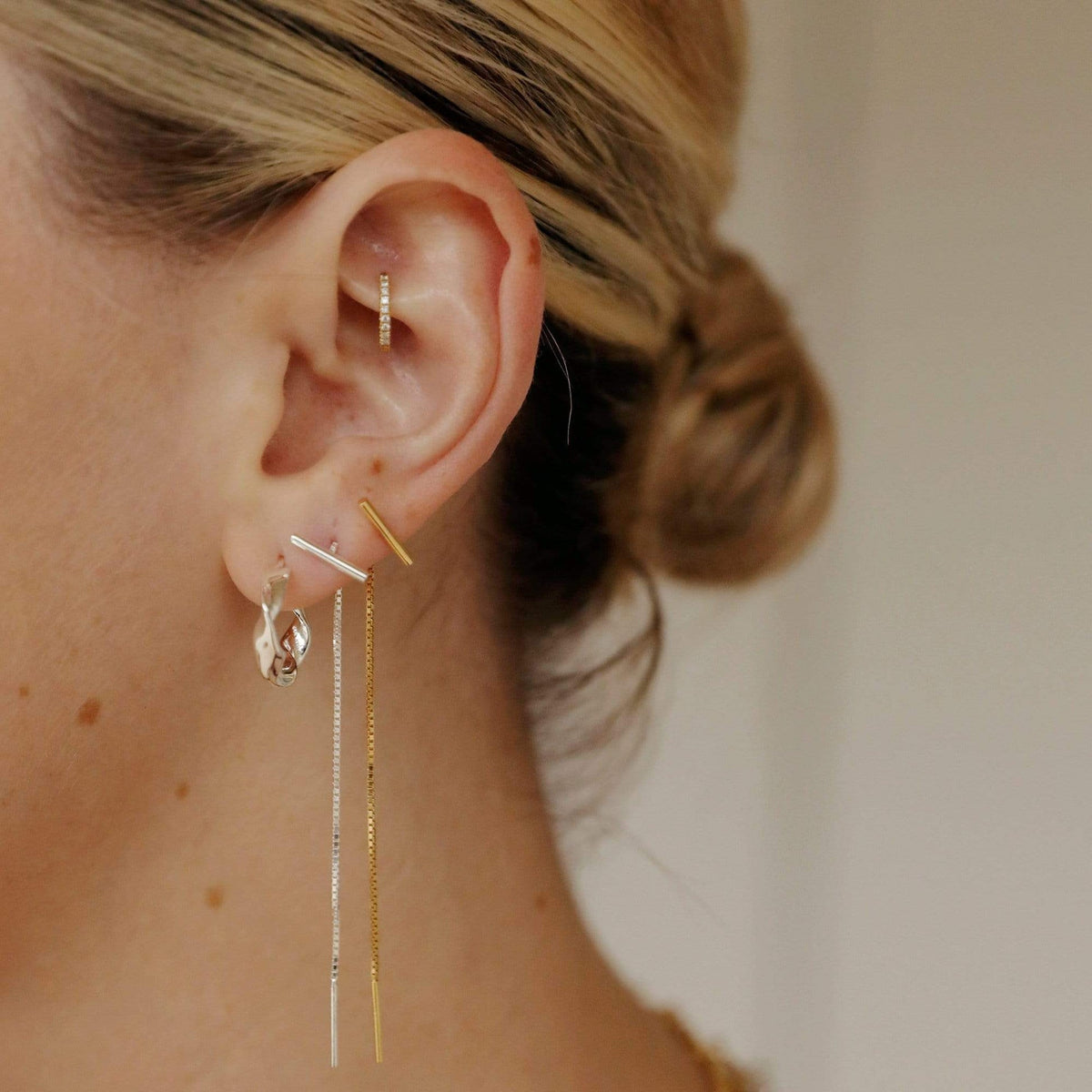 estee-lalonde-t-bar-box-chain-earrings-sterling-silver-daisy-london