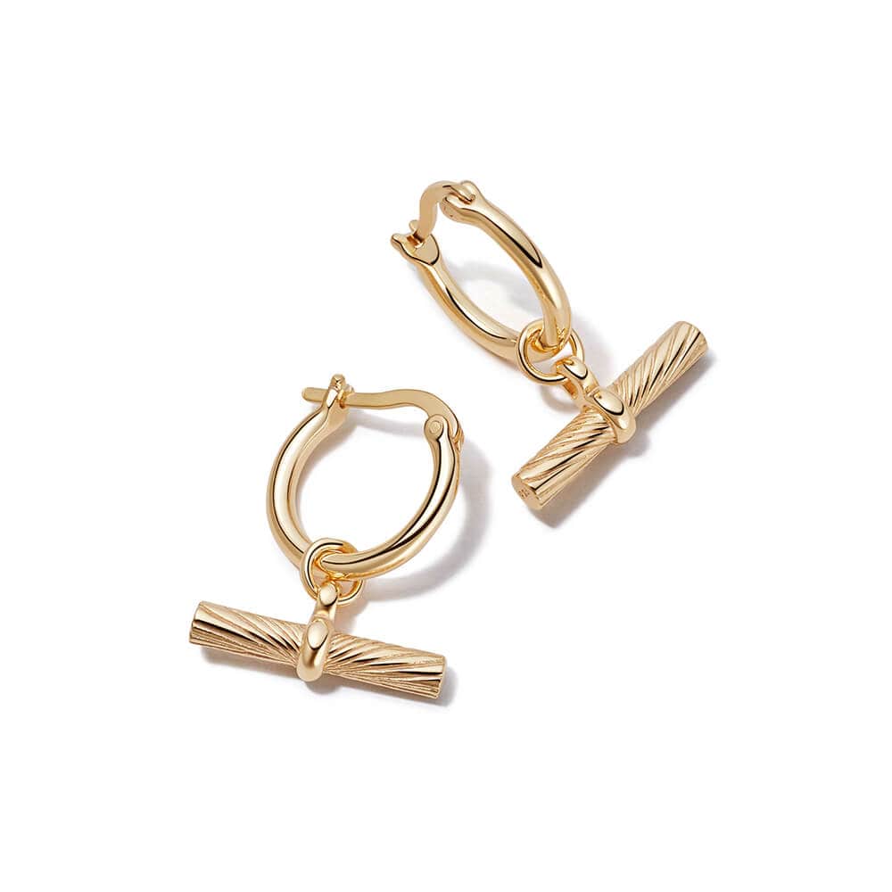 estee-lalonde-t-bar-charm-earrings-18ct-gold-plated-sterling-silver-daisy-london