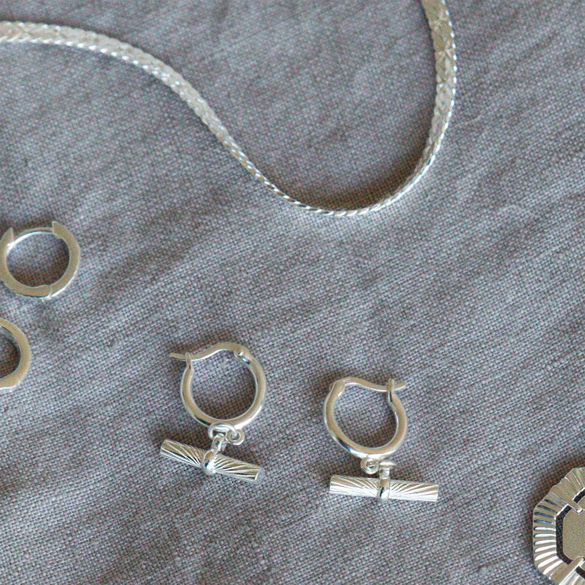 estee-lalonde-t-bar-charm-earrings-925-sterling-silver-daisy-london