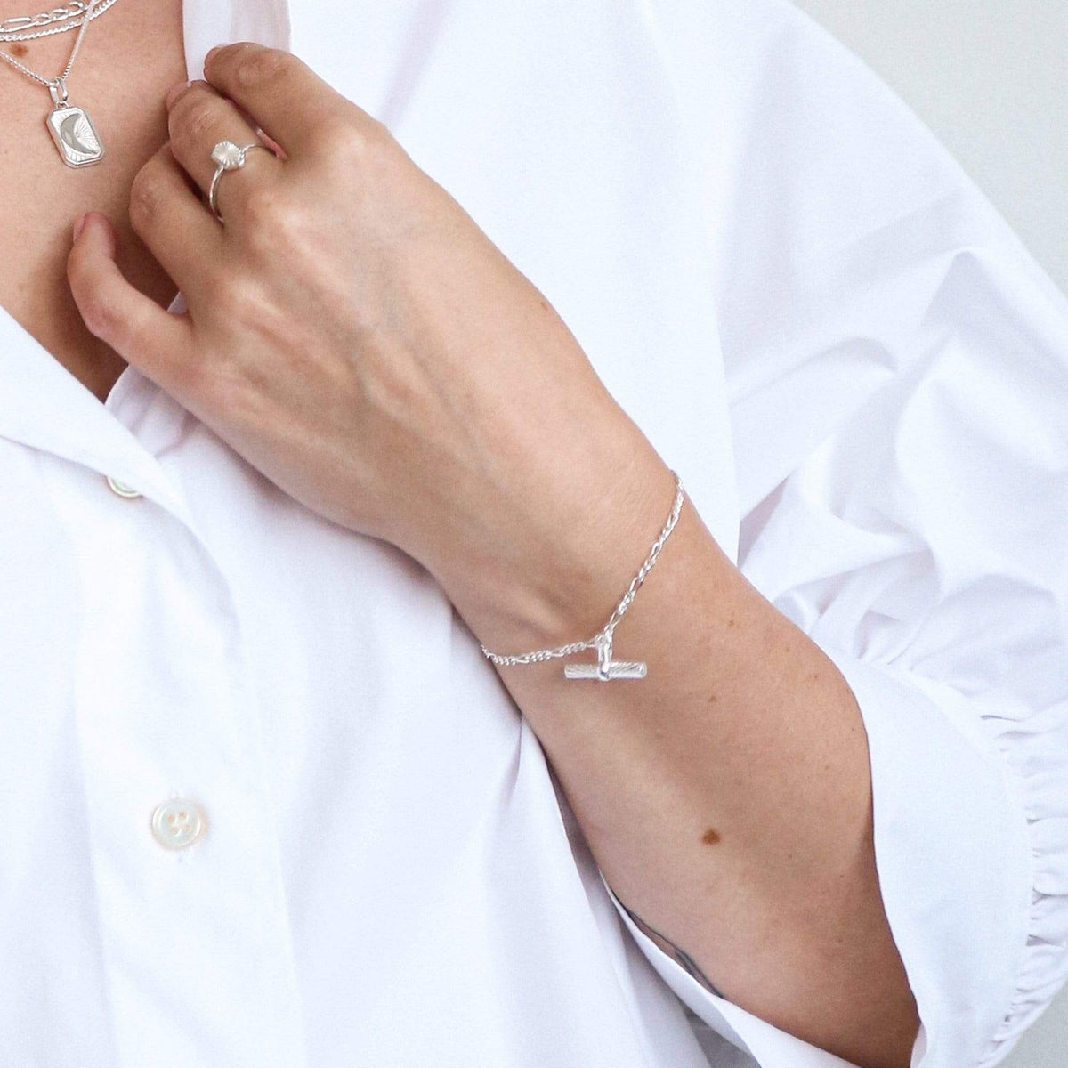 estee-lalonde-t-bar-drop-bracelet-925-sterling-silver-daisy-london