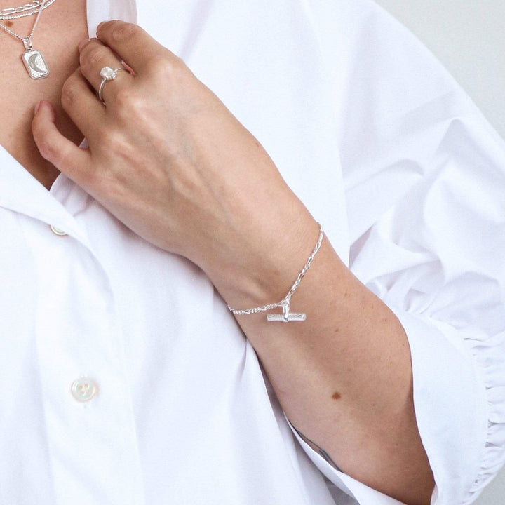 estee-lalonde-t-bar-drop-bracelet-925-sterling-silver-daisy-london