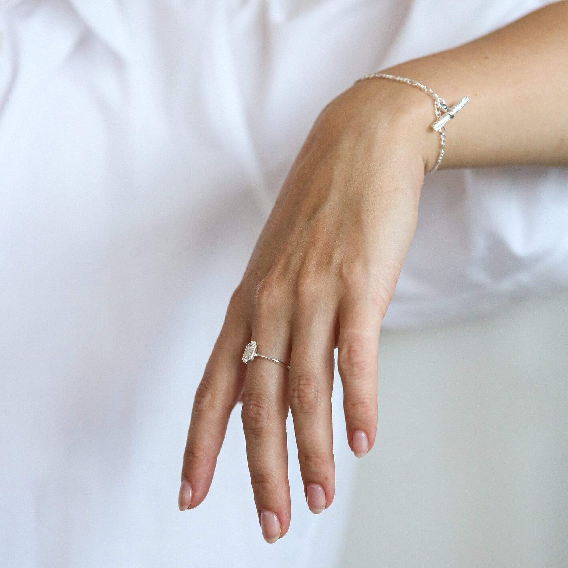 estee-lalonde-t-bar-drop-bracelet-925-sterling-silver-daisy-london