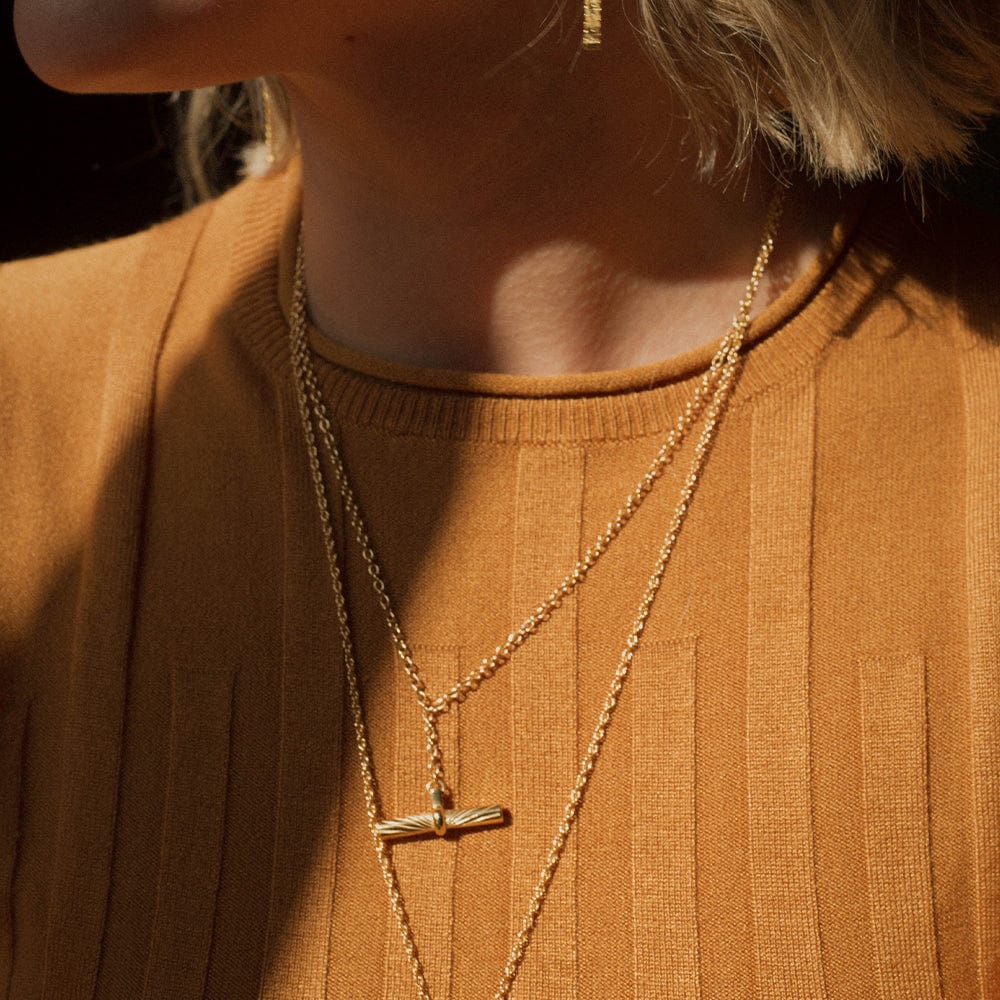estee-lalonde-t-bar-necklace-18ct-gold-plated-sterling-silver-daisy-london