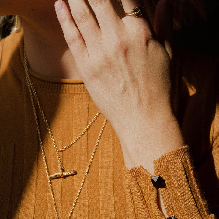 estee-lalonde-t-bar-necklace-18ct-gold-plated-sterling-silver-daisy-london