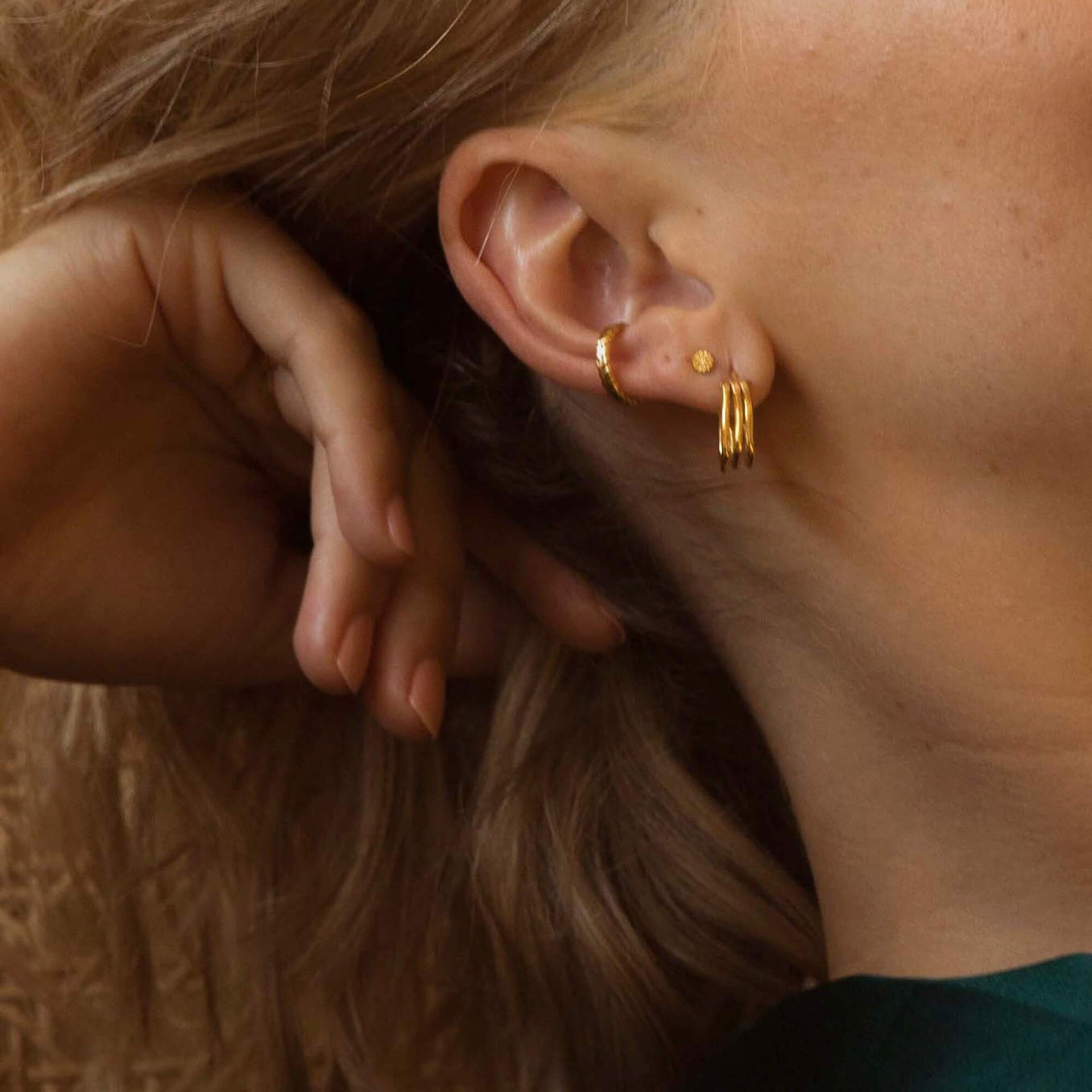 estee-lalonde-thea-ear-cuff-18ct-gold-plated-sterling-silver-daisy-london