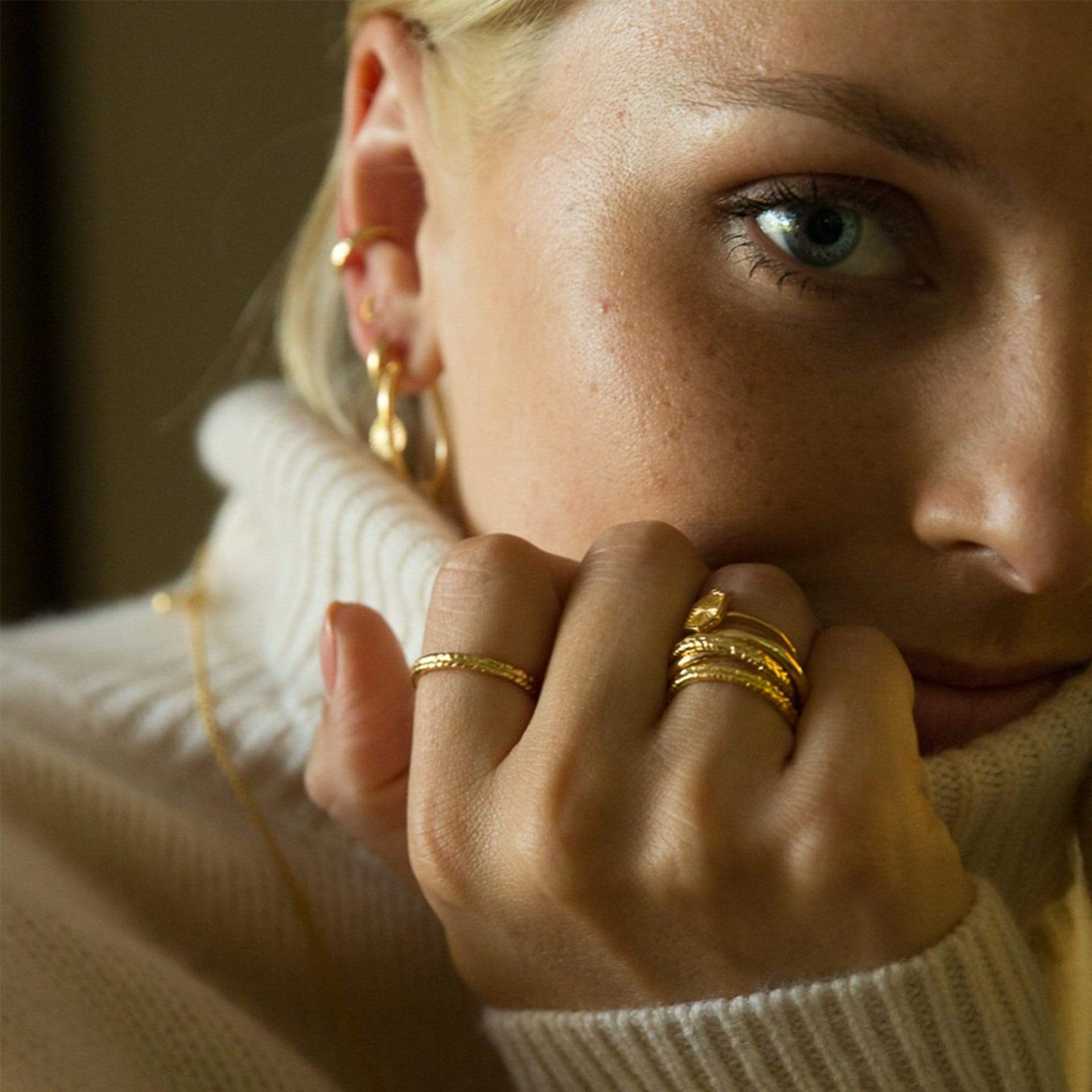 estee-lalonde-thea-stacking-ring-18ct-gold-plated-sterling-silver-daisy-london