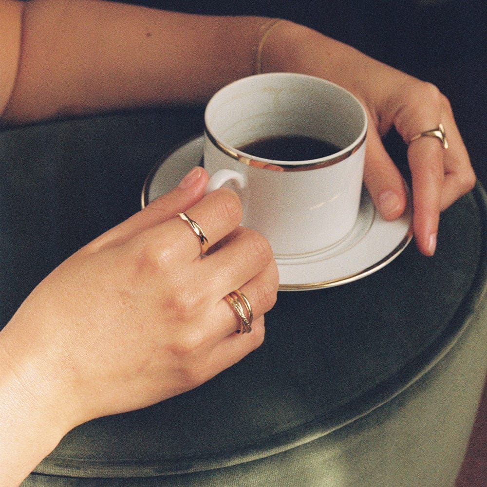 estee-lalonde-wavy-stacking-ring-18ct-gold-plated-daisy-london