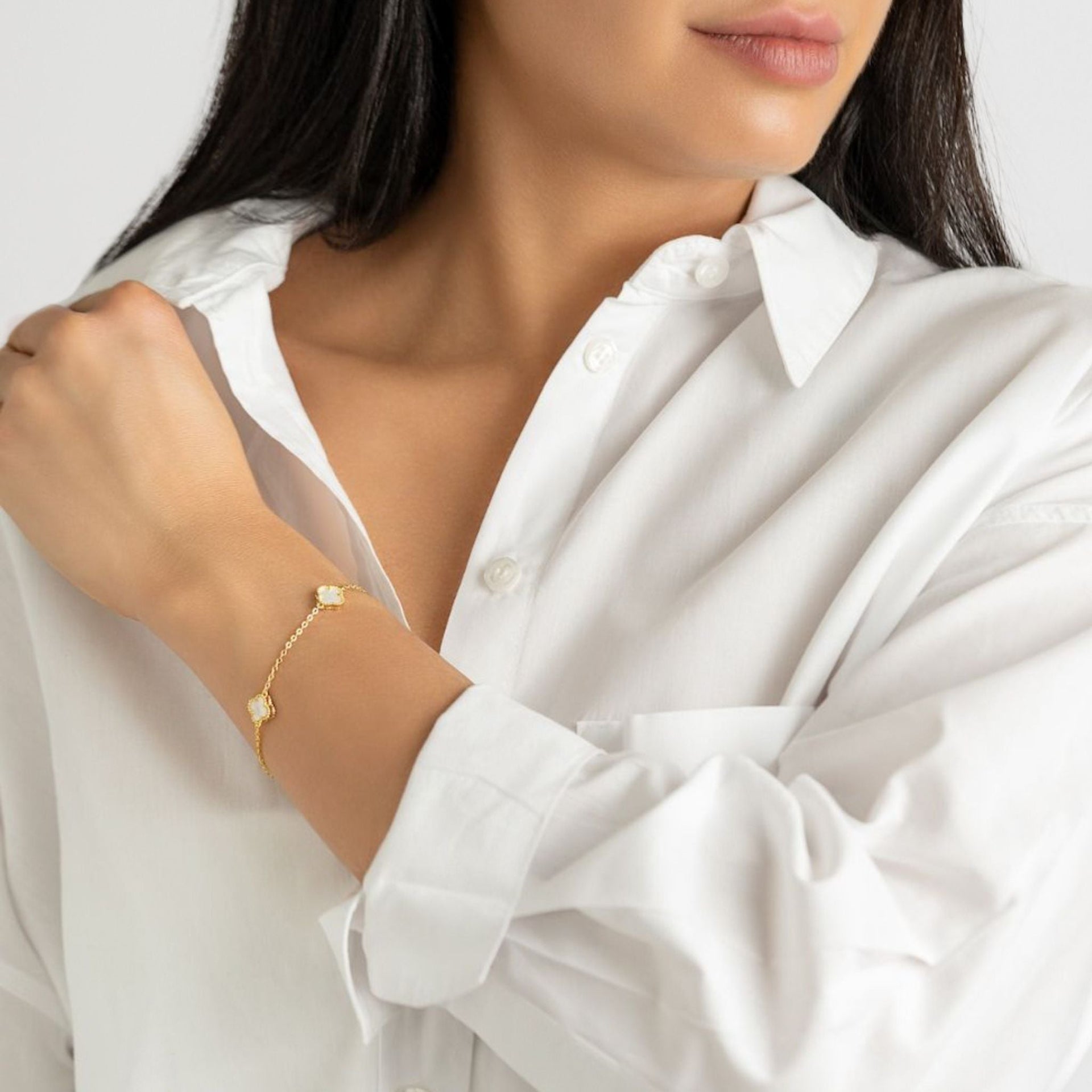 White Mother of Pearl Flower Station Bracelet gold