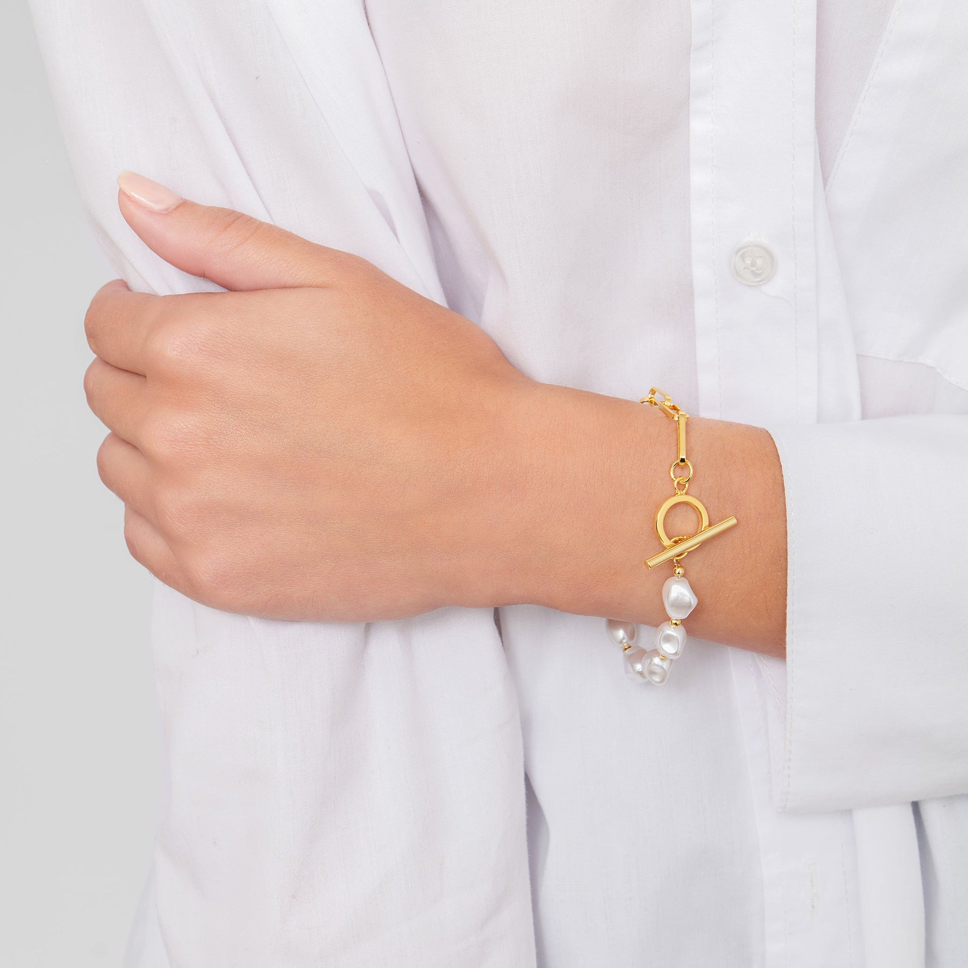 Adornia Chain Toggle Pearl Bracelet