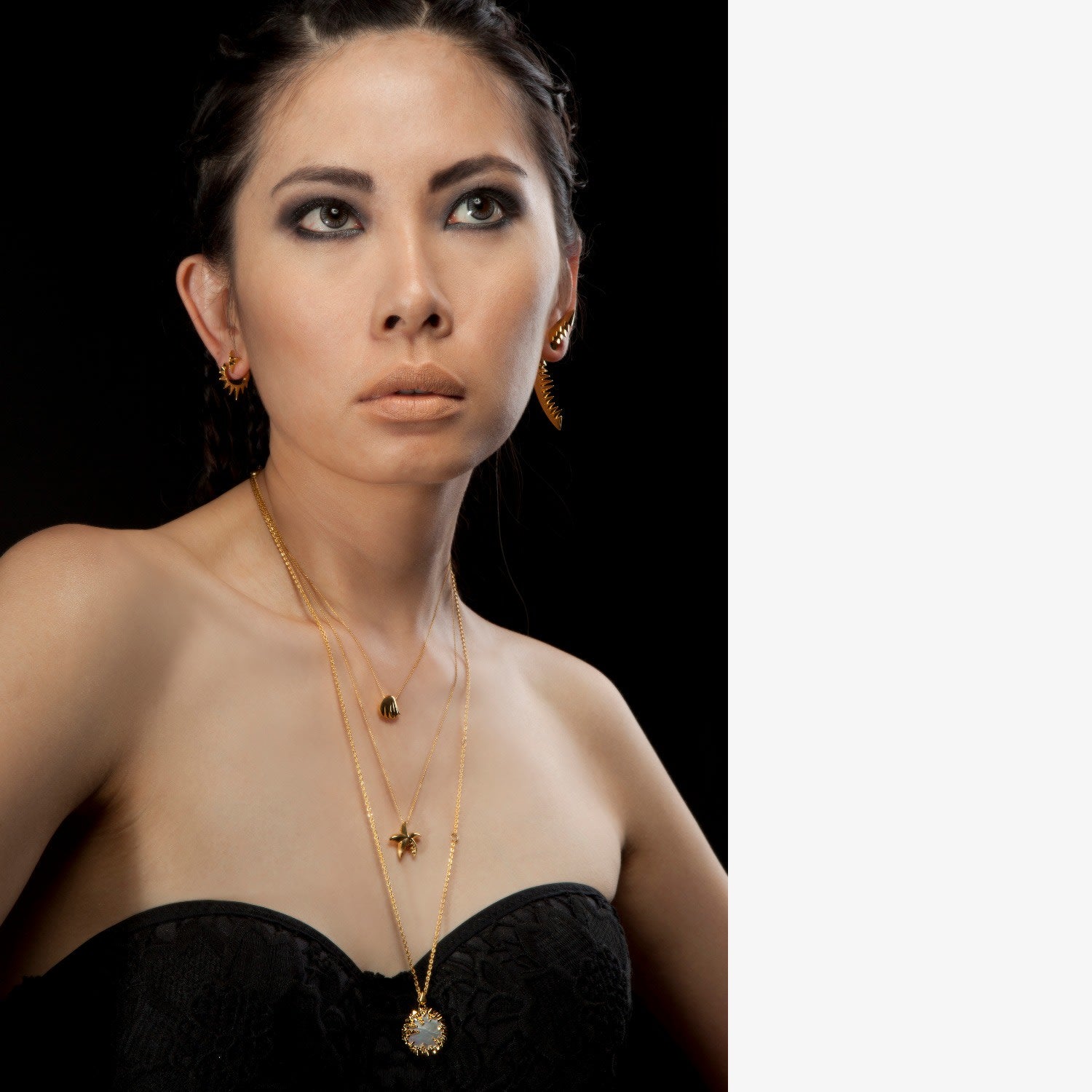 Dark Paradise Yellow Gold Shell Pendant