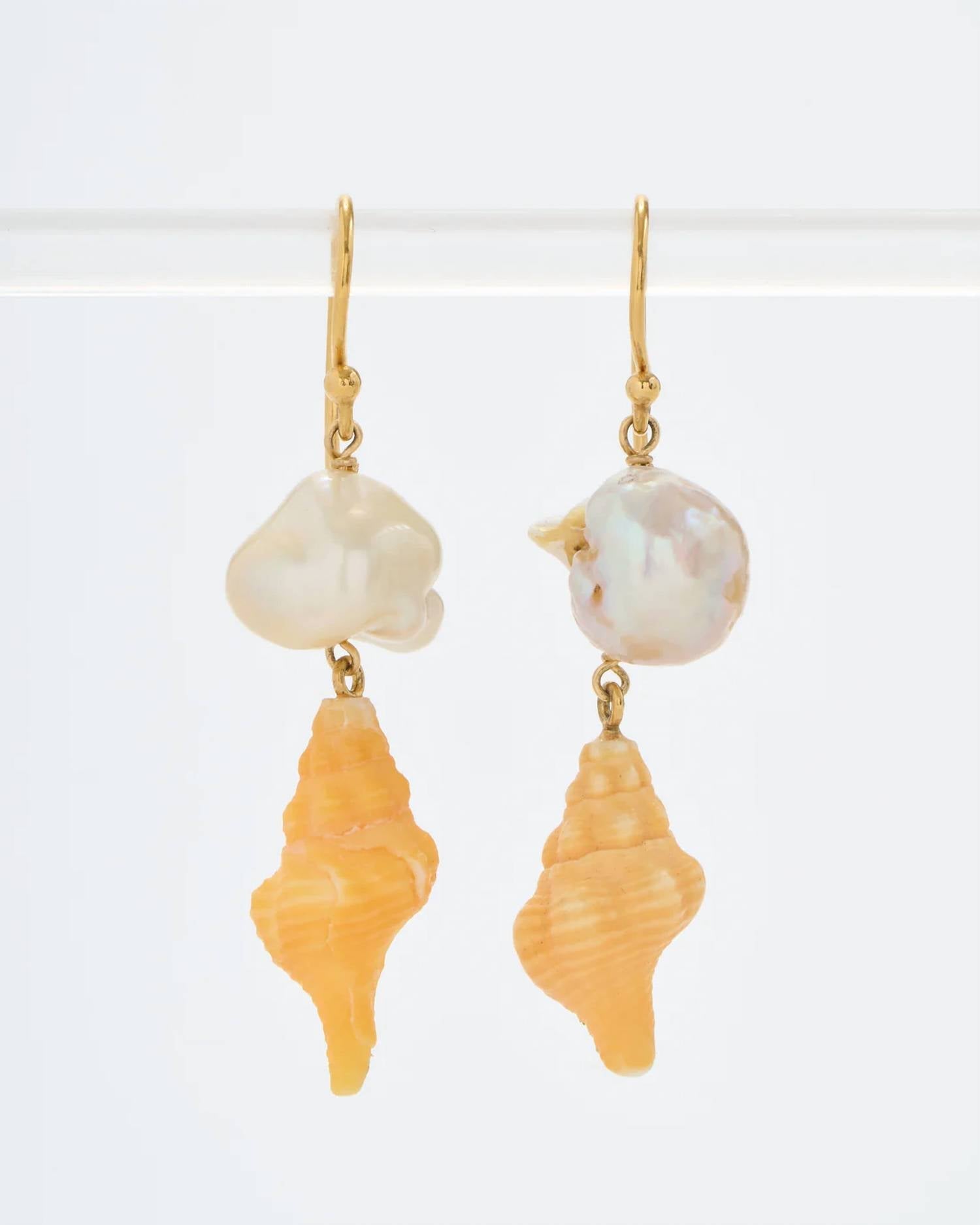 Women's Horse Conch Earrings In 14K Yellow Gold