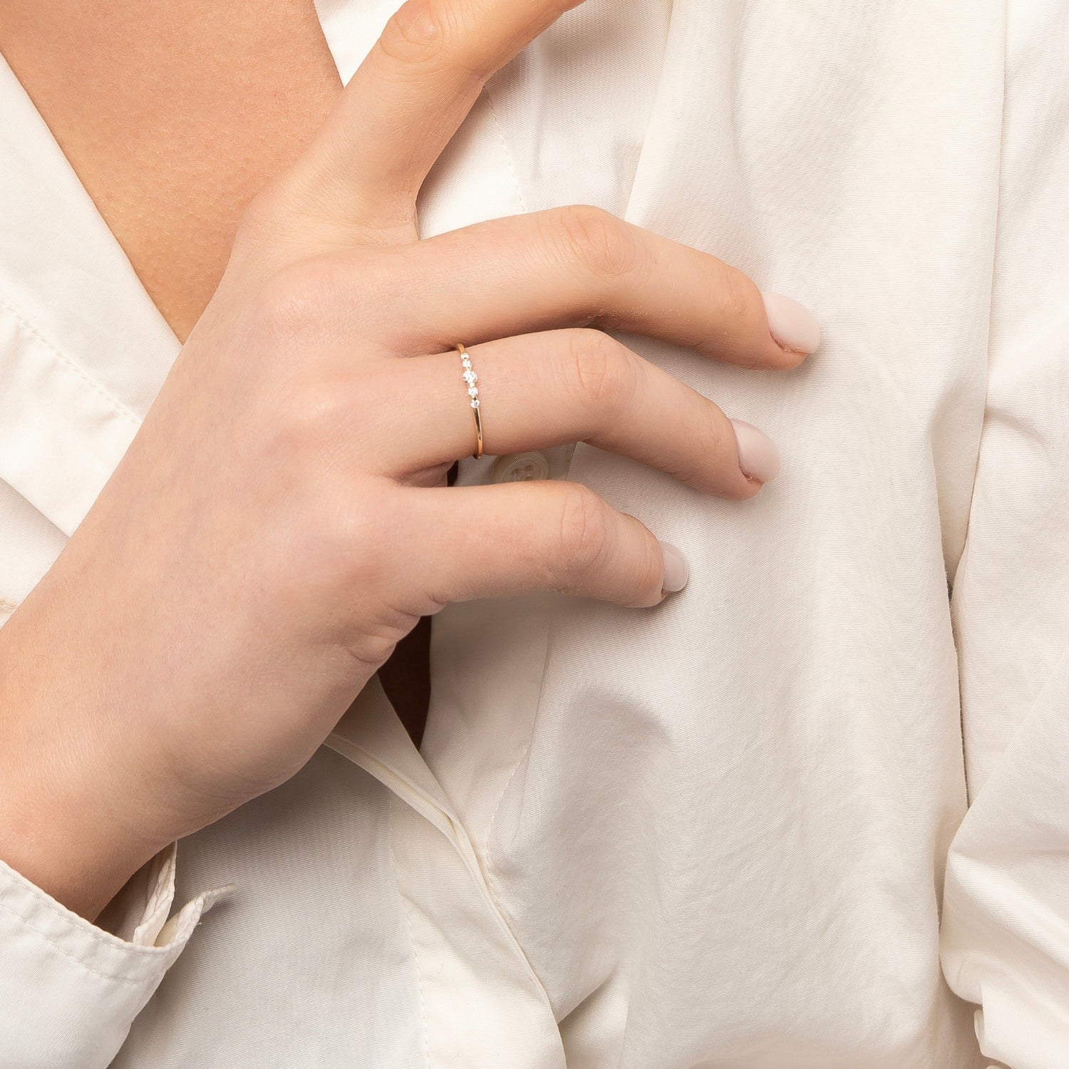 Fine Graduated Diamond Ring 14Ct Gold