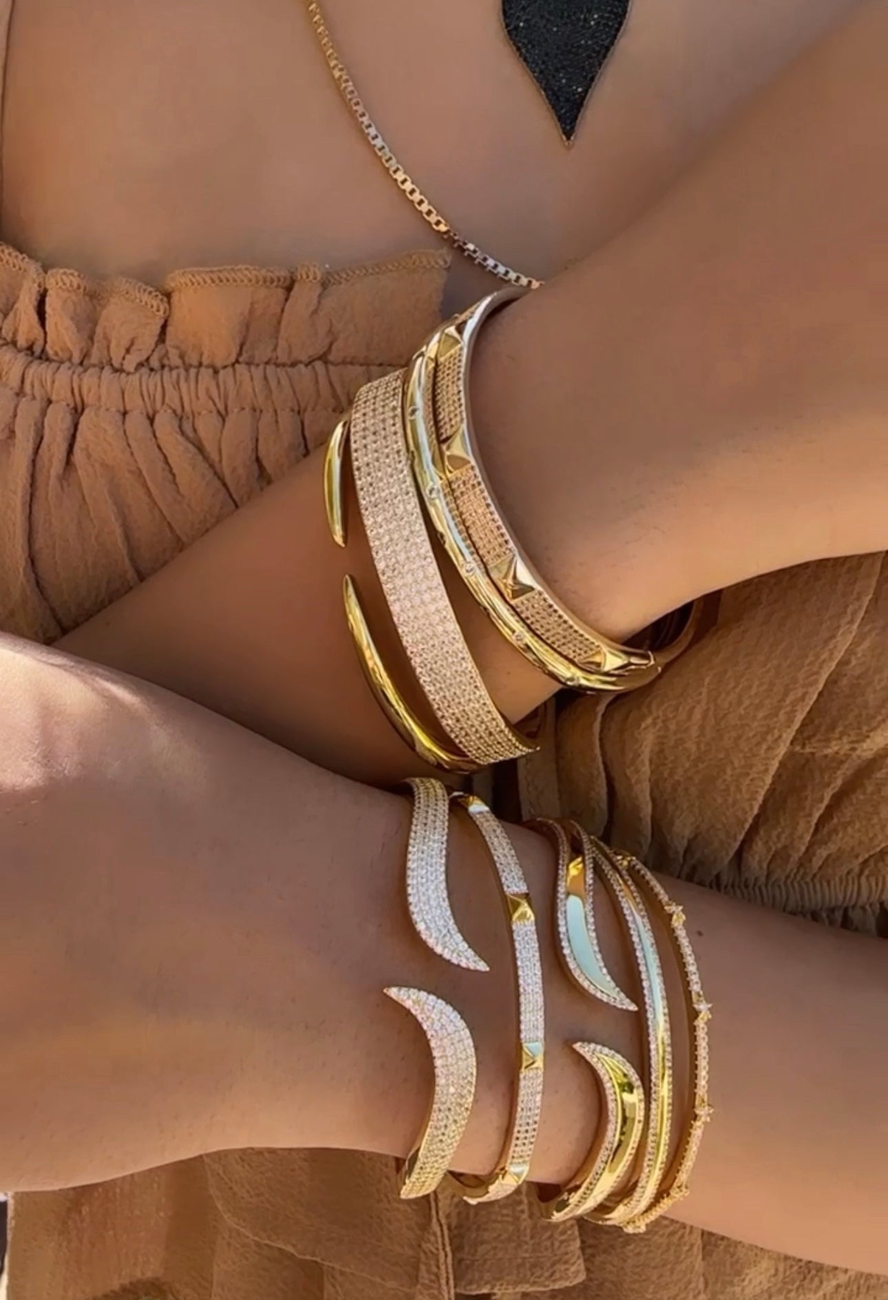 Pave Outline Curl Cuff - Gold