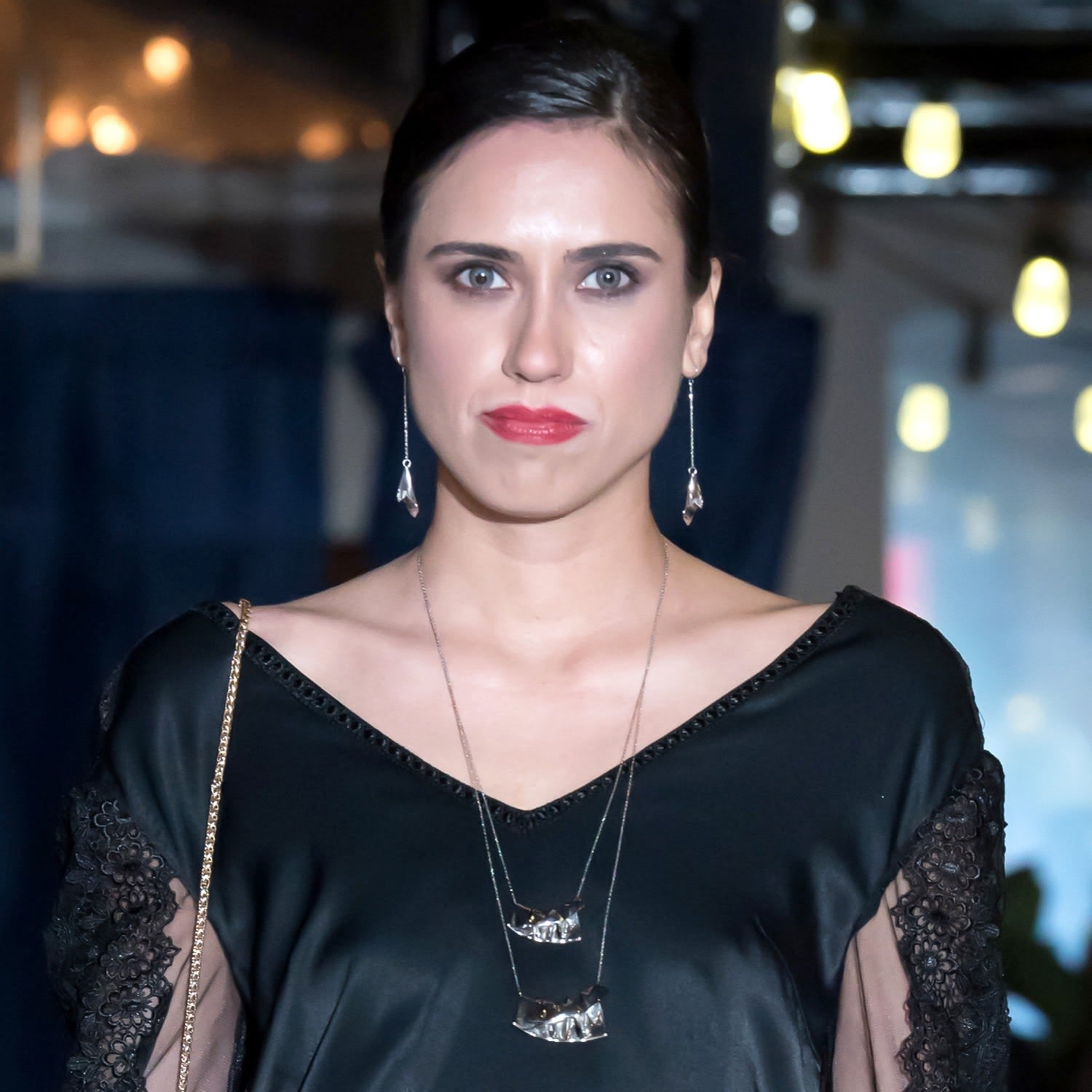 En L'air Dangle Earrings In Rhodium