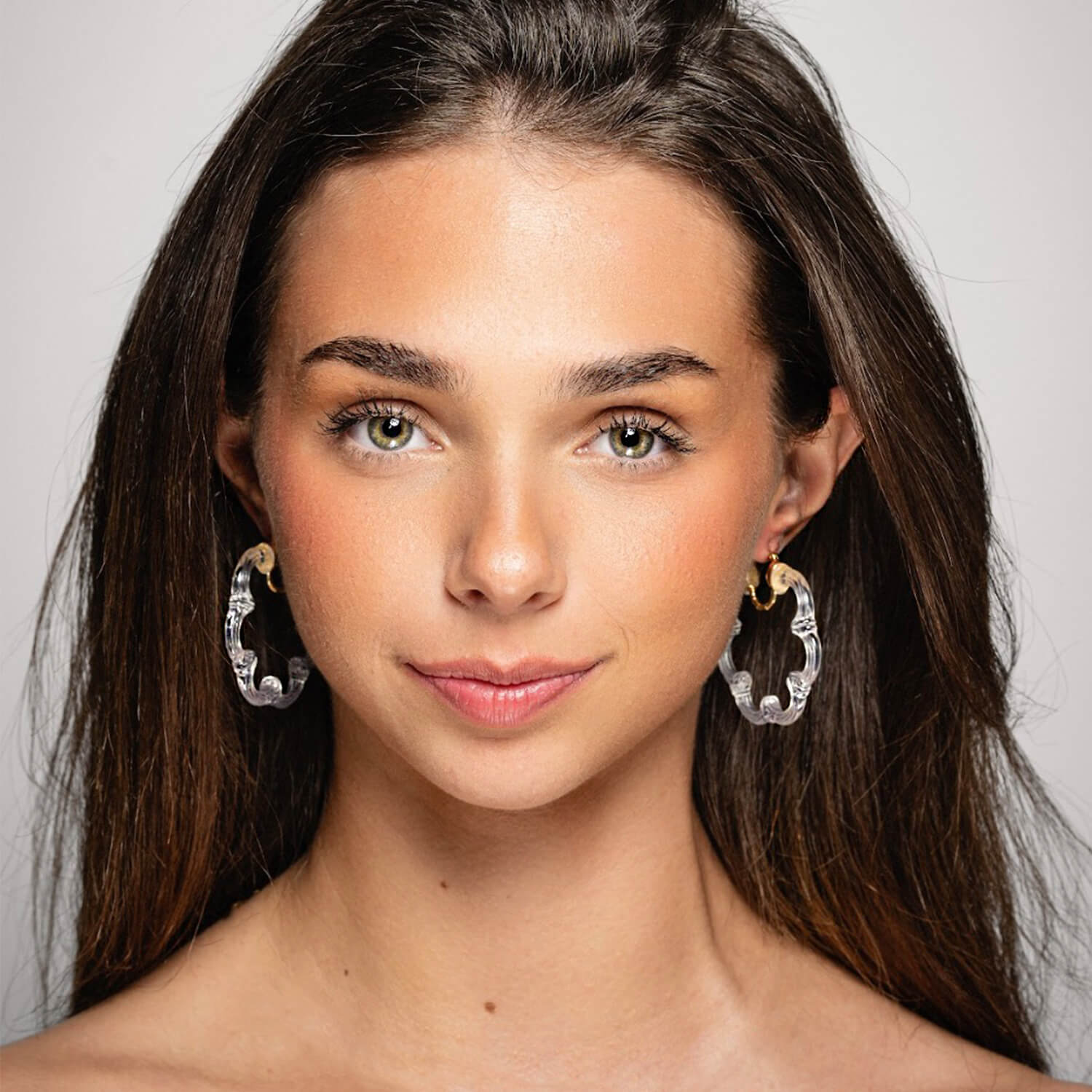 Flower Bamboo Lucite Hoop Earrings In Clear