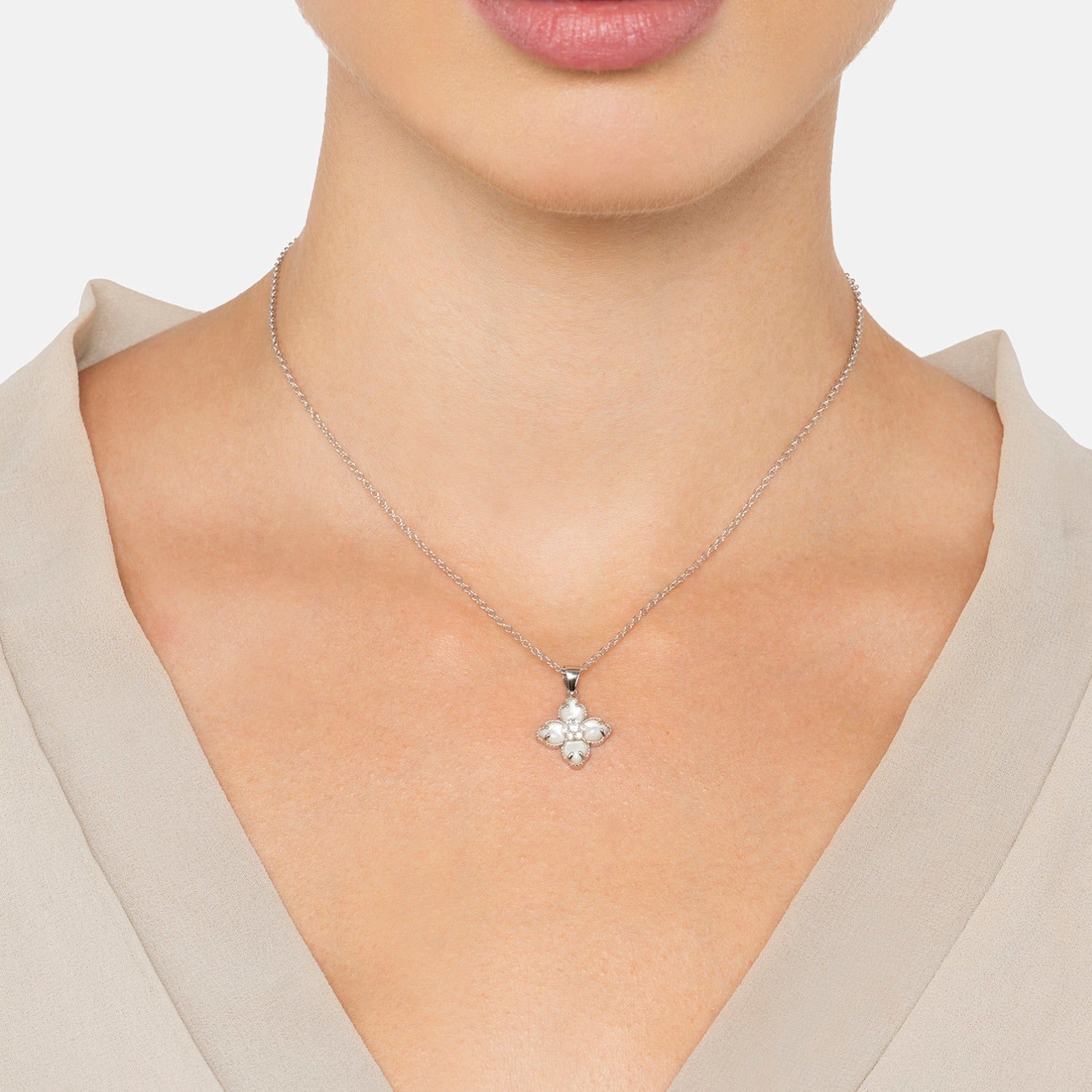 Flower Clover Mother Of Pearl Pendant Necklace Silver