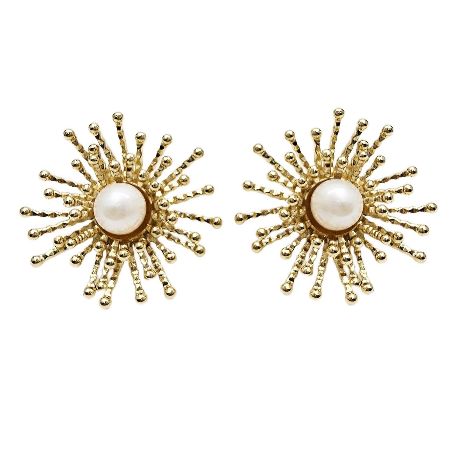 Flower Setting Pearls Stud Earrings | Elegant Floral Design For Every Occasion