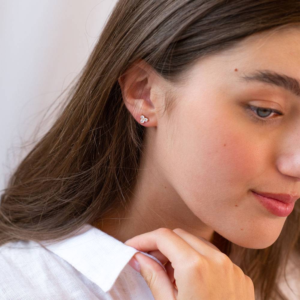 Flower stud earrings with cubic zirkonia in gold plating