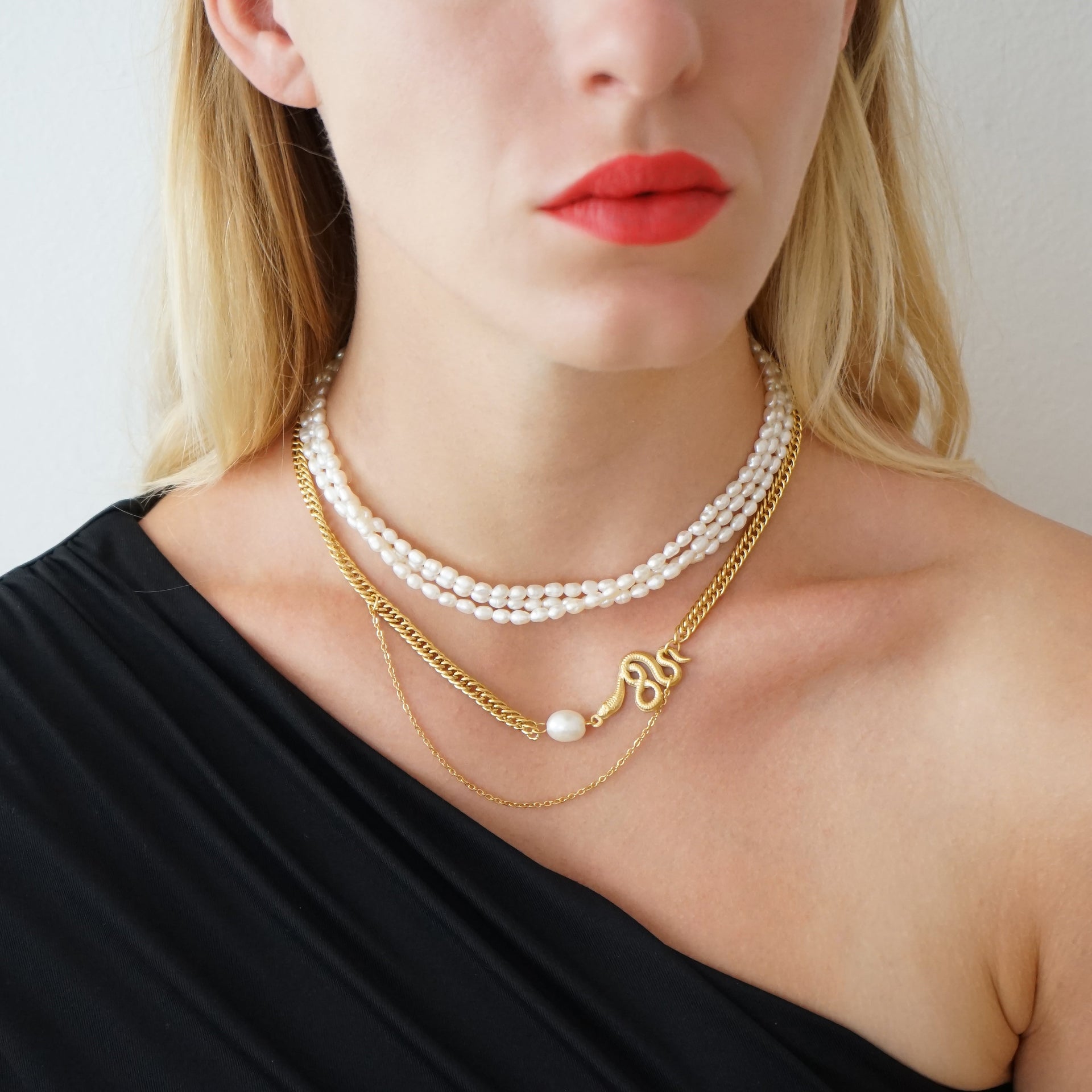 Multi-Layer Pearl Necklace Ada