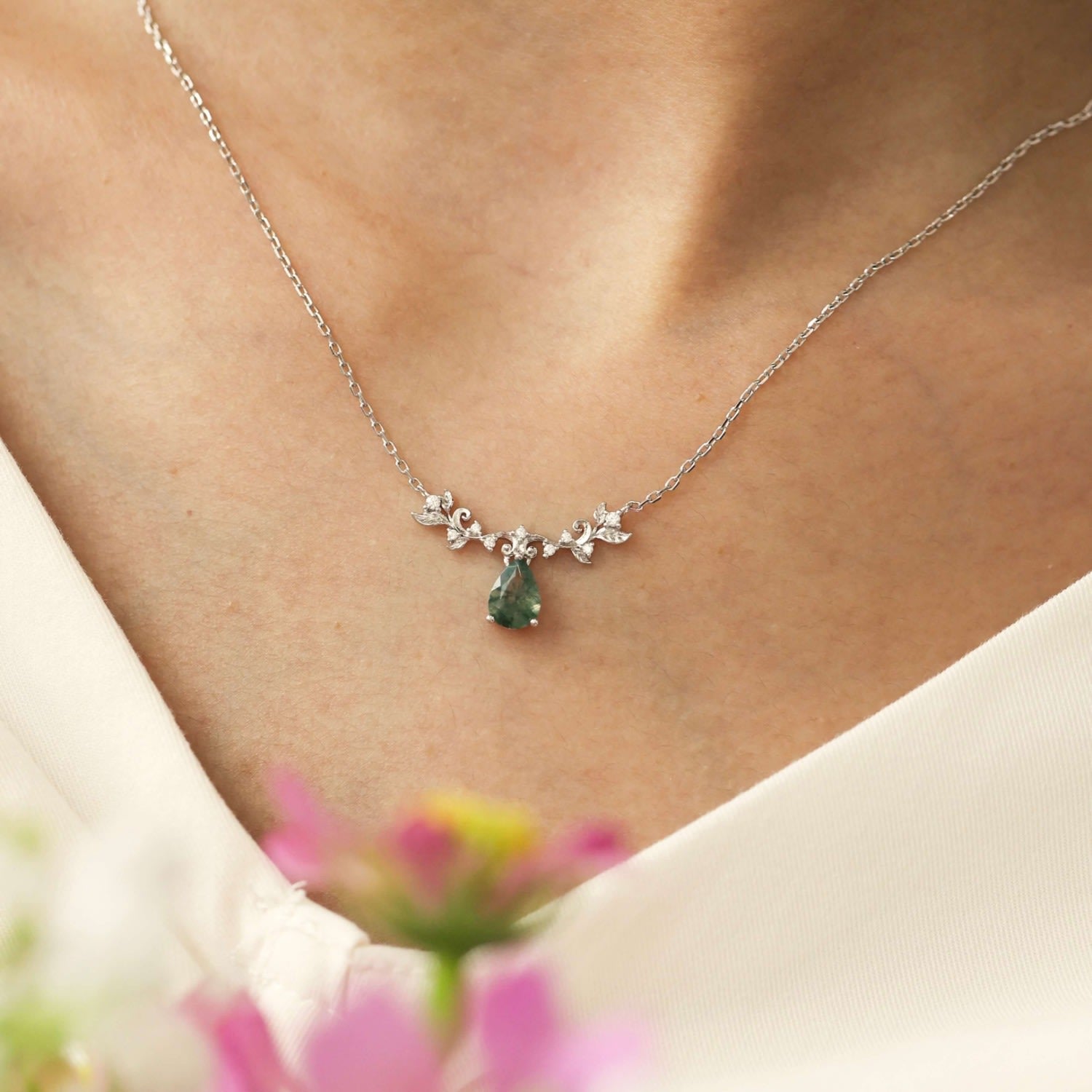 Foliage Whispers Moss Agate Necklace White Gold Vermeil