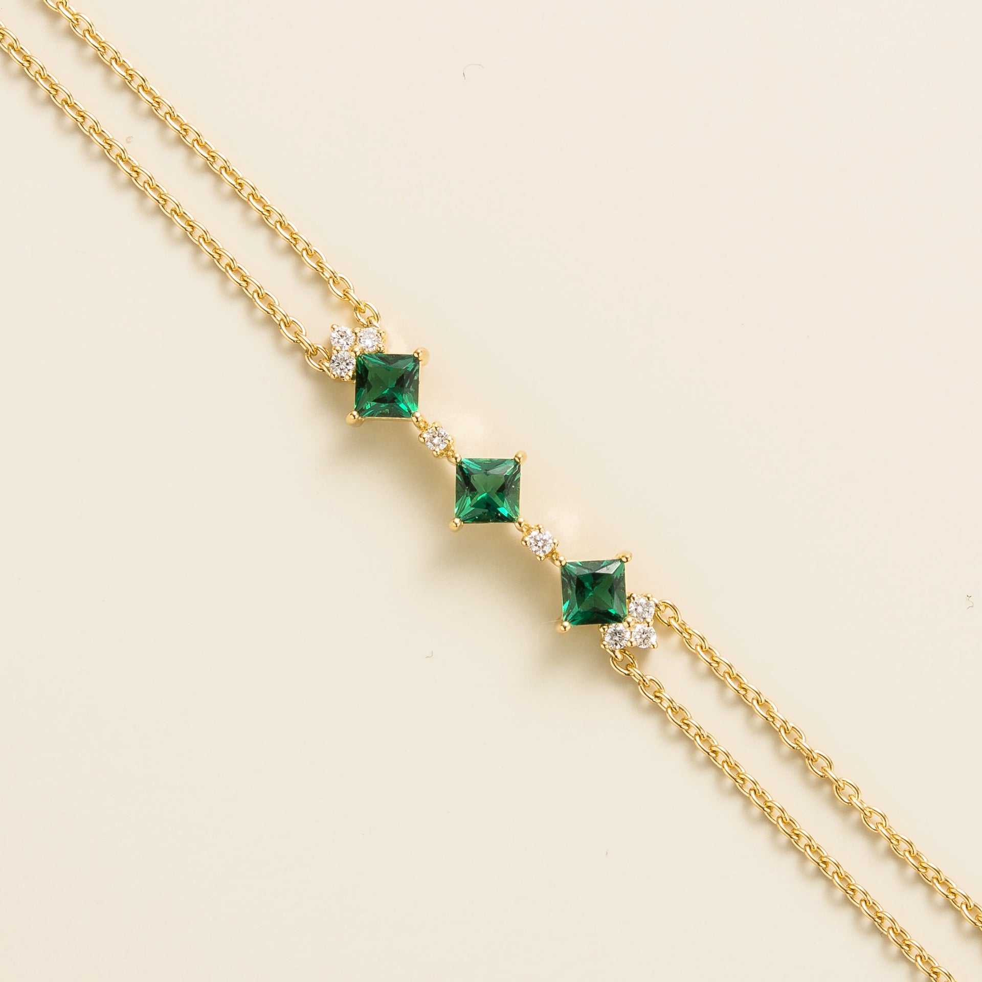 Forma Bracelet In Emerald & Diamond