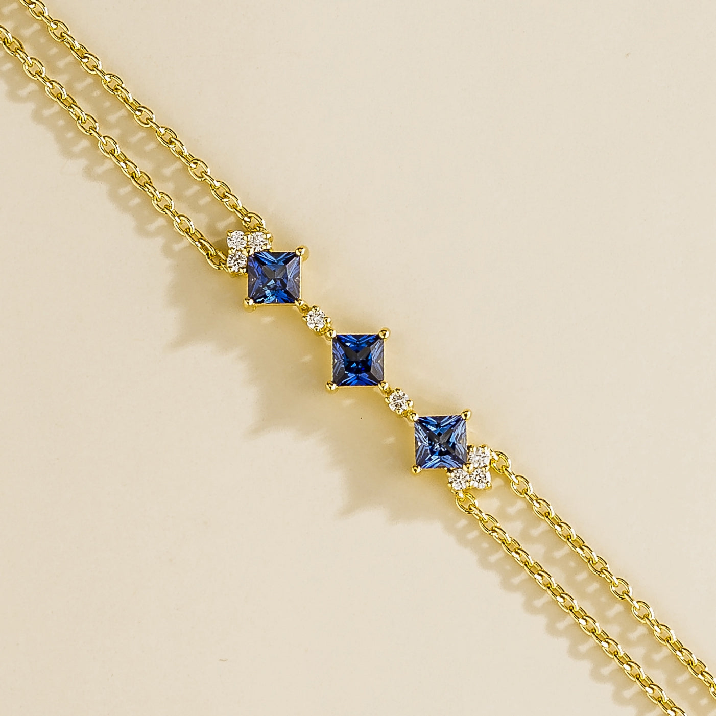 Forma Gold Bracelet Set With Blue Sapphire & Diamond