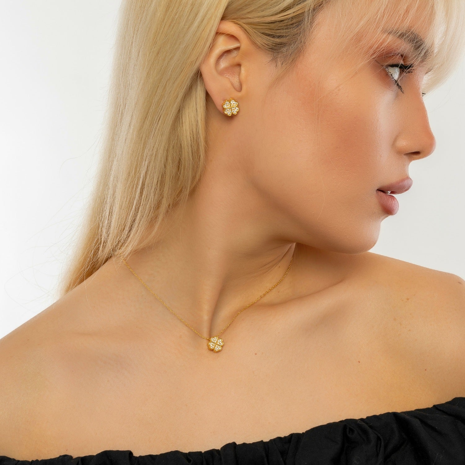 Four Leaves Clover Necklace In Gold With Clear Gemstones