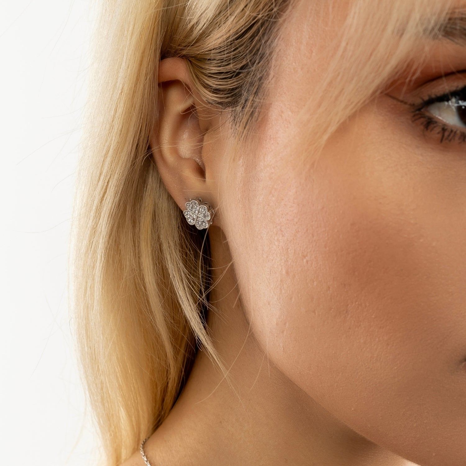 Four Leaves Clover Stud Earring In Silver With White Gemstones