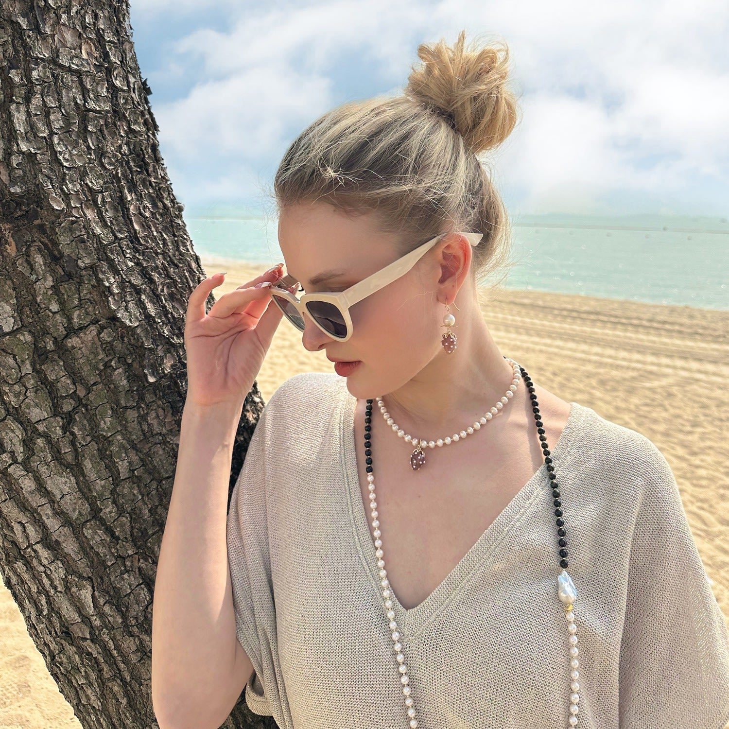 Freshwater Pearls With Removable Gray Strawberry Pendant Necklace